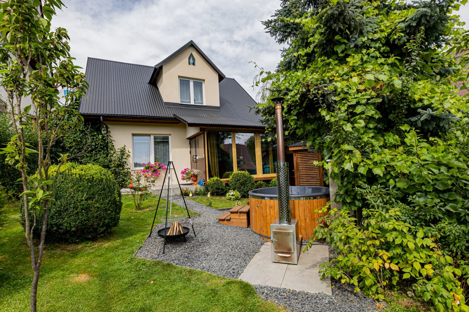 Generalny remont domu i ogrodu – Skomielna Czarna